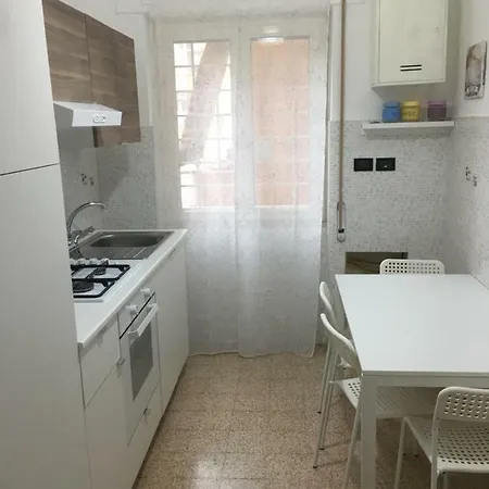 Marconi House דירה